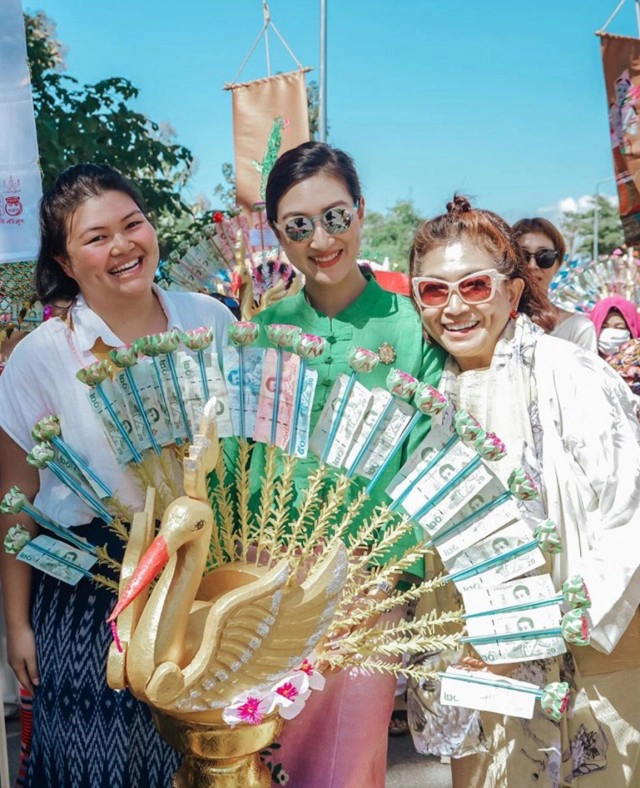 ส่องความงาม"คนบันเทิง"แต่งชุดไทยทำบุญทอดกฐิน