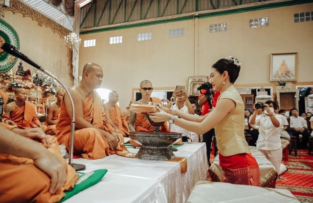 ส่องความงาม"คนบันเทิง"แต่งชุดไทยทำบุญทอดกฐิน