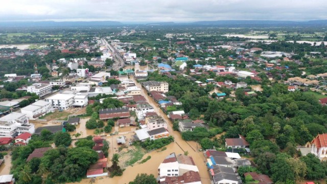 น้ำยังล้นเขื่อนลำพระเพลิง ปักธงชัย อ่วม 15 ตำบล