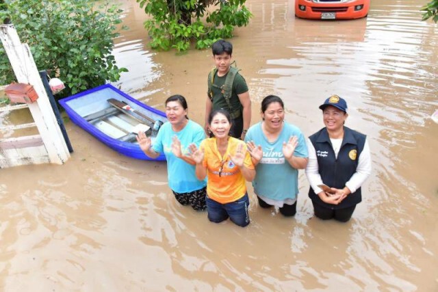 น้ำยังล้นเขื่อนลำพระเพลิง ปักธงชัย อ่วม 15 ตำบล