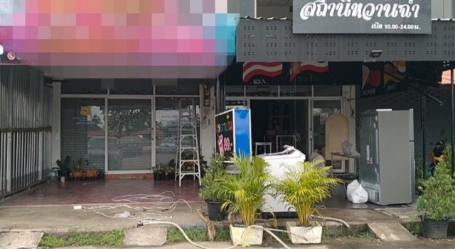 เจ้าของร้านเหล้าเก็บกดยิงคู่อริเก่า ดับ 2 เจ็บ 1
