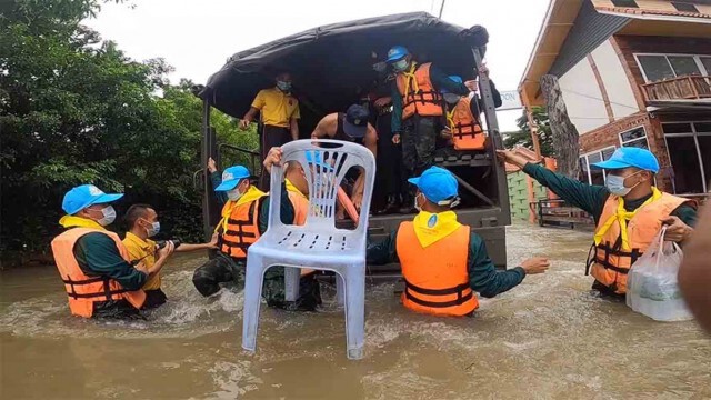 ชาวอรัญฯอ่วมน้ำท่วมสูงเพิ่มอีก ทหารเร่งช่วยเหลือผู้ประสบภัย