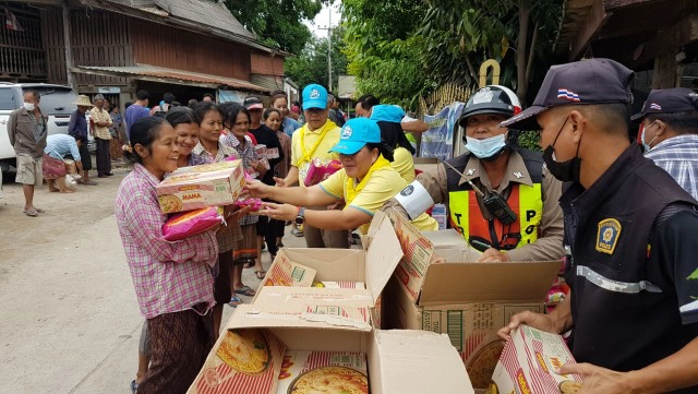 เร่งให้ความช่วยเหลือชาวอู่ทอง8ตำบลถูกน้ำท่วม