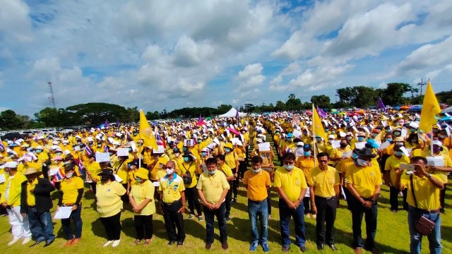 เสื้อเหลืองทั้งอำเภอระโนดแสดงพลัง"เรารักในหลวง"
