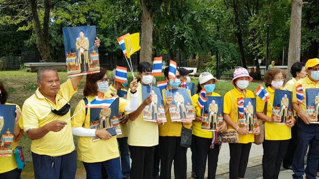 ชาวลำปางสวมเสื้อเหลือง-รวมพลังปกป้อง"สถาบัน"