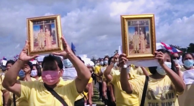 เสื้อเหลืองทั้งอำเภอระโนดแสดงพลัง"เรารักในหลวง"