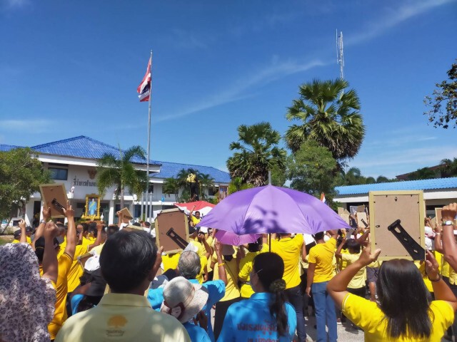 ชาวสะทิงพระร่วมปกป้องสถาบัน"ทรงพระเจริญ"ดังกึกก้อง