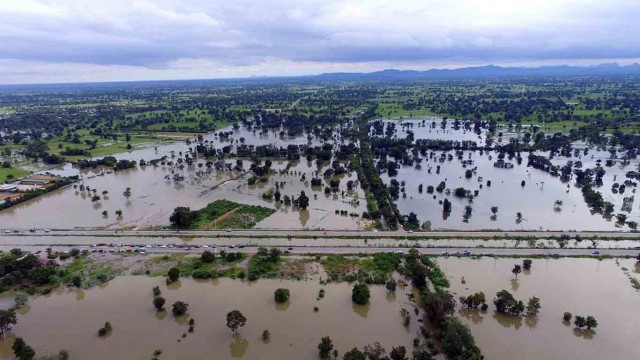 อ่างเก็บน้ำฝั่งเขมรแตก ทำให้น้ำท่วมพื้นที่อรัญประเทศลดลงต่อเนื่อง