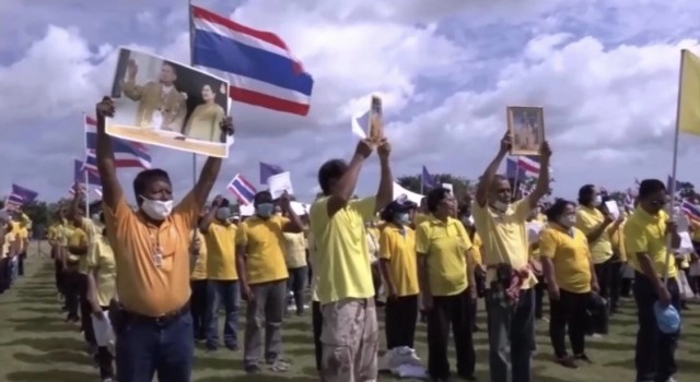 เสื้อเหลืองทั้งอำเภอระโนดแสดงพลัง"เรารักในหลวง"