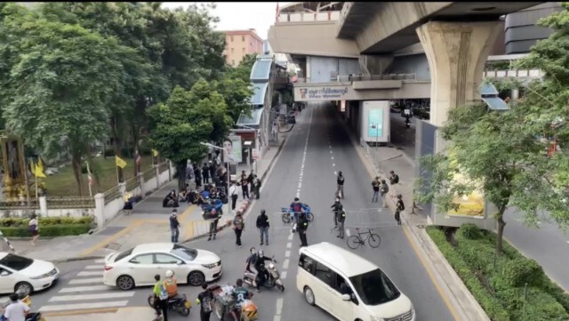 ตร.ปิดถนนก่อนเข้าอนุสาวรีย์ชัยสมรภูมิ 4 เส้นทาง