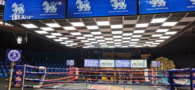 เวทีราชดำเนินเข็นถ่ายสดแบบมีค่าชม กู้วิกฤตคนดูในสนามซบเซา