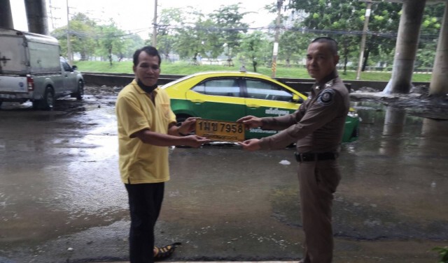 ตร.ทางหลวงนครปฐม จัดทำโครงการ "ป้ายหาย-ได้คืน"