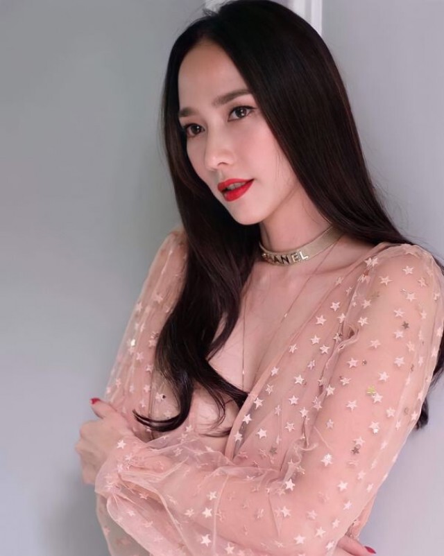 งานเข้า! "อั้ม พัชราภา" แฟนคลับปลอม TikTok หวั่นถูกโยงการเมือง