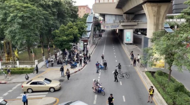 ตร.ปิดถนนก่อนเข้าอนุสาวรีย์ชัยสมรภูมิ 4 เส้นทาง