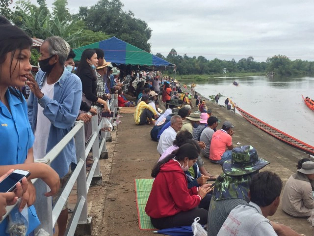 แข่งเรือยาวสนุกสนานกับ ลีลาสุดพลิ้วของนักพากย์รุ่นจิ๋ว