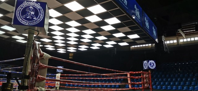 เวทีราชดำเนินเข็นถ่ายสดแบบมีค่าชม กู้วิกฤตคนดูในสนามซบเซา