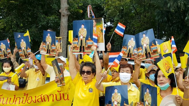 ชาวลำปางสวมเสื้อเหลือง-รวมพลังปกป้อง"สถาบัน"