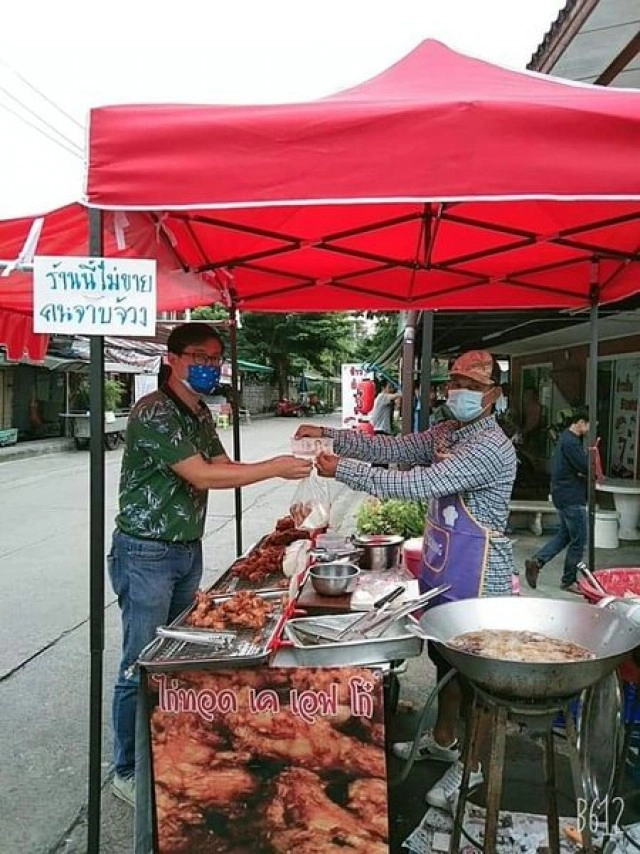 ร้านไก่ทอด ยอดขายพุ่ง หลังแสดงจุดยืนไม่ขายให้คนจาบจ้วงสถาบัน
