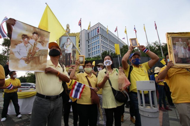 'หมอเหรียญทอง' นำปชช.ปฏิญาณตน ปกป้องชาติศาสน์กษัตริย์