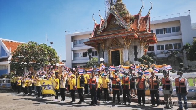 เสื้อเหลืองพรึ่บแสดงพลังปกป้องสถาบัน