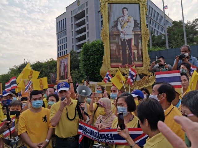 'หมอเหรียญทอง' นำปชช.ปฏิญาณตน ปกป้องชาติศาสน์กษัตริย์