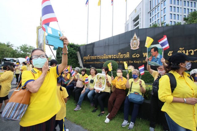 'หมอเหรียญทอง' นำปชช.ปฏิญาณตน ปกป้องชาติศาสน์กษัตริย์