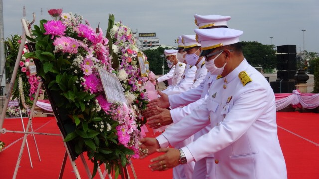 วางพวงมาลาน้อมรำลึกเนื่องในวันคล้ายวันสวรรคต ร.5