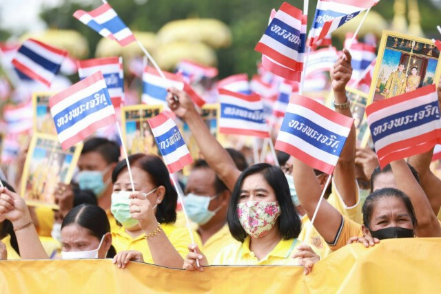 ชาวสุโขทัยกว่า ​5,000 คน ร่วมปกป้องสถาบัน