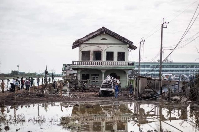 น้องหมาเฝ้าบ้าน ไม่ยอมหนี แม้บาดเจ็บสาหัส หลังเกิดเหตุท่อแก๊สระเบิดบางบ่อ