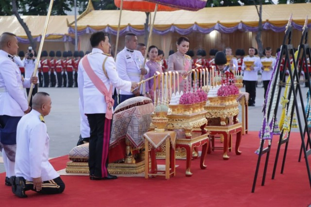 ในหลวง-พระราชินี ทรงบำเพ็ญพระราชกุศล วันปิยมหาราช