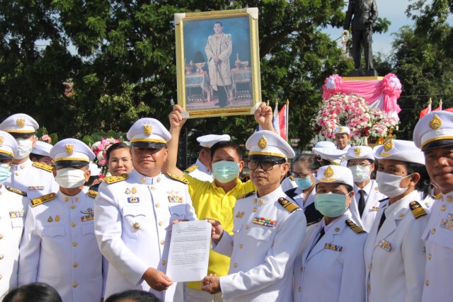 ขรก.กำนัน ผญบ.ประชาชนชาวหนองกี่รวมพลังแสดงความจงรักภักดีปกป้องสถาบัน