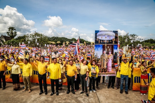 ชาวสุโขทัยกว่า ​5,000 คน ร่วมปกป้องสถาบัน