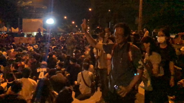 ประมวลภาพบรรยากาศ "ม็อบ 23 ตุลา" หน้าเรือนจำพิเศษกรุงเทพ