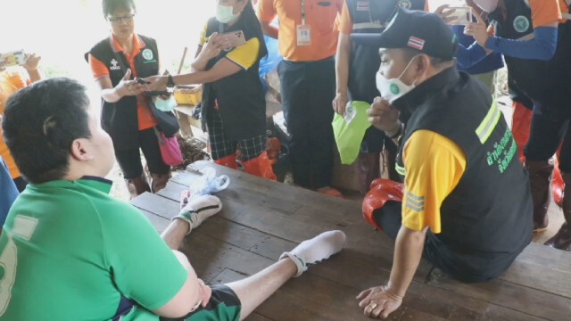 ท่วมเริ่มลด แจกยารักษาน้ำกัดเท้าชาวอำเภอโชคชัย