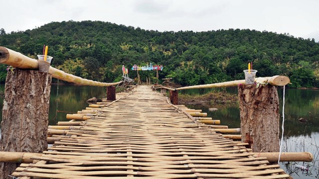 ห้ามพลาด! ชมสะพานไม้ไผ่ ยาวกว่า 200 เมตร