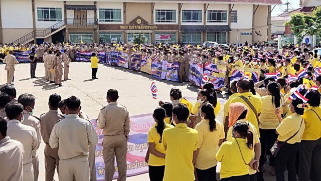 ชมรมกำนันผู้ใหญ่บ้านแสดงออกปกป้องสถาบัน
