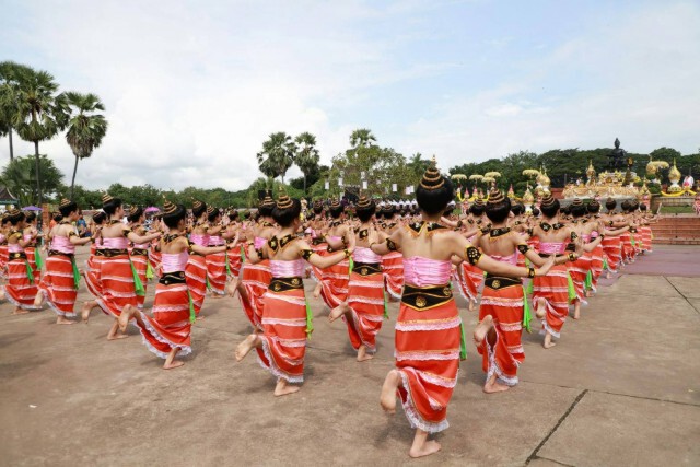 เริ่มแล้ว! ประเพณี"ลอยกระทง เผาเทียน เล่นไฟ"