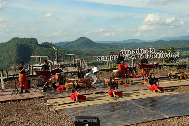 แห่สัมผัสอากาศหนาวบนภูลำดวนเมืองปากชม