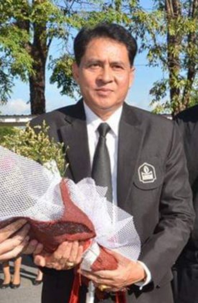ผู้อำนวยการโรงเรียนเบญจมราชูทิศฯ ปัดไล่ออกนักเรียนชู 3 นิ้ว