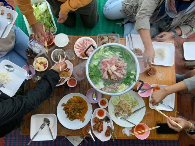 แห่สัมผัสลมหนาวกินหมูกระทะ ที่"ม่อนแจ่ม"
