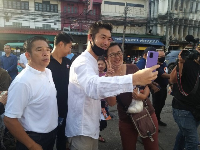"ธนาธร"จี้"ประยุทธ์"ลาออกทุกอย่างจะดีขึ้น