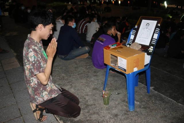 "ธนาธร"โผล่พิษณุโลกให้กำลังใจนศ.ซักซ้อมชุมนุมใหญ่