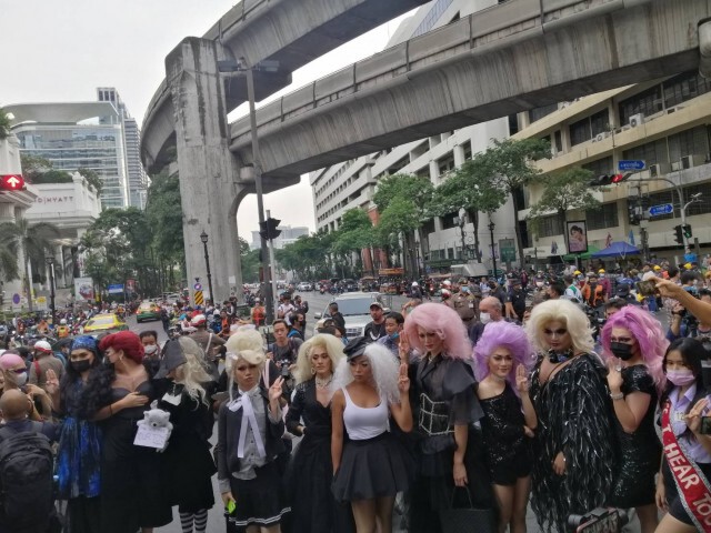 "แดร๊กควีน" ร่วมชุมนุม ย้ำไม่โป๊ นะคะ!
