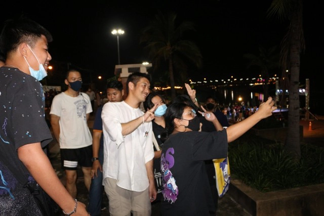 "ธนาธร"โผล่พิษณุโลกให้กำลังใจนศ.ซักซ้อมชุมนุมใหญ่