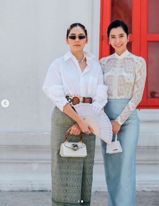 "ชมพู่ อารยา" พร้อมลูกแฝด"สายฟ้า-พายุ" เข้าวัดทำบุญเสริมสิริมงคล