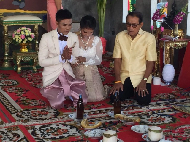 ฮือฮา! งานแต่งลูกสาวอาจารย์สักยันต์ชื่อดังของจังหวัดอ่างทอง