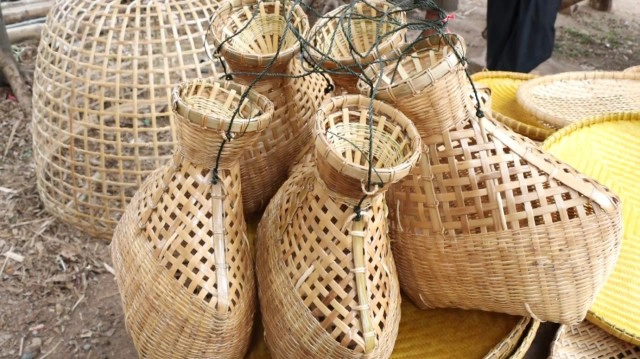 "ตักไข่พาโชค"ลุ้นรับเครื่องจักสานเป็นรางวัล