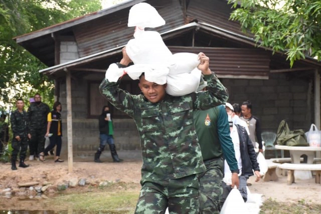 "บัวขาว" ลุยเอง!! ลงพื้นที่เติมกำลังใจให้พี่น้องชาวพิมาย โคราช