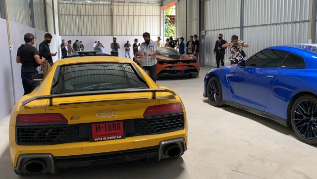 ตำรวจบุกยึดรถหรูเครือข่ายพนันออนไลน์รายใหญ่มูลค่า 110 ล้านบาท