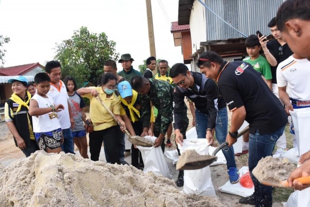 "บัวขาว" ลุยเอง!! ลงพื้นที่เติมกำลังใจให้พี่น้องชาวพิมาย โคราช